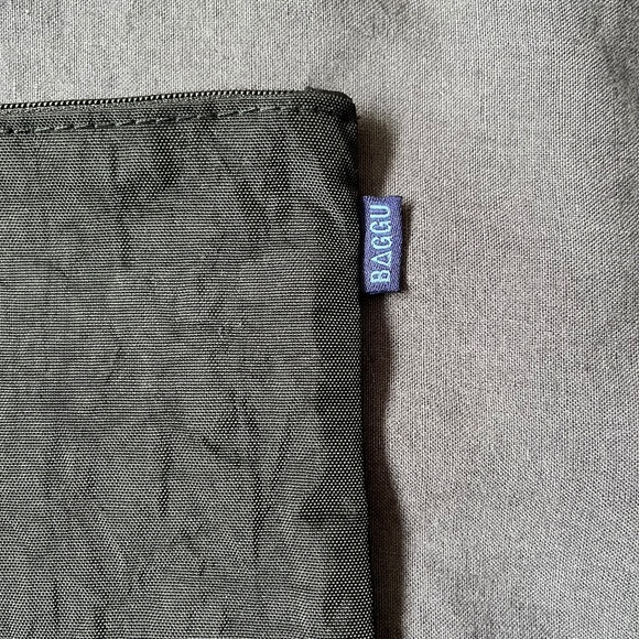 Outdoor Voices Warm-up Kit. Charcoal. Size Medium. - Picture 3 of 8